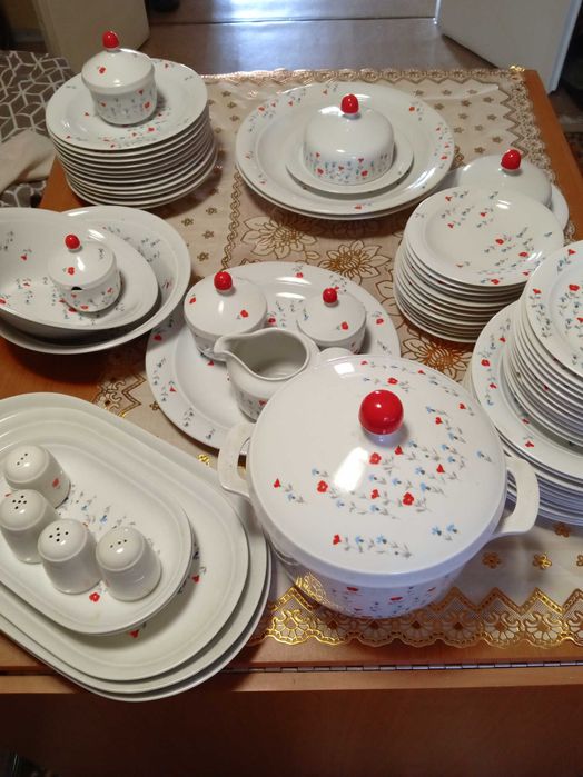 Продам столовый сервиз ГДР
