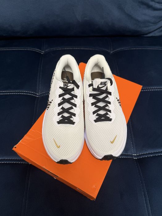 Adidasi Nike noi