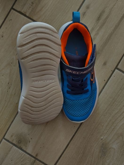 Încălțăminte sport adidas și skechers