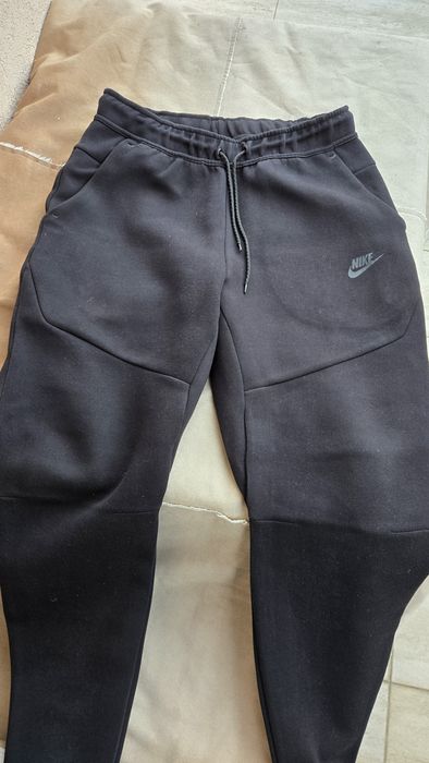 Pantaloni Nike Tech