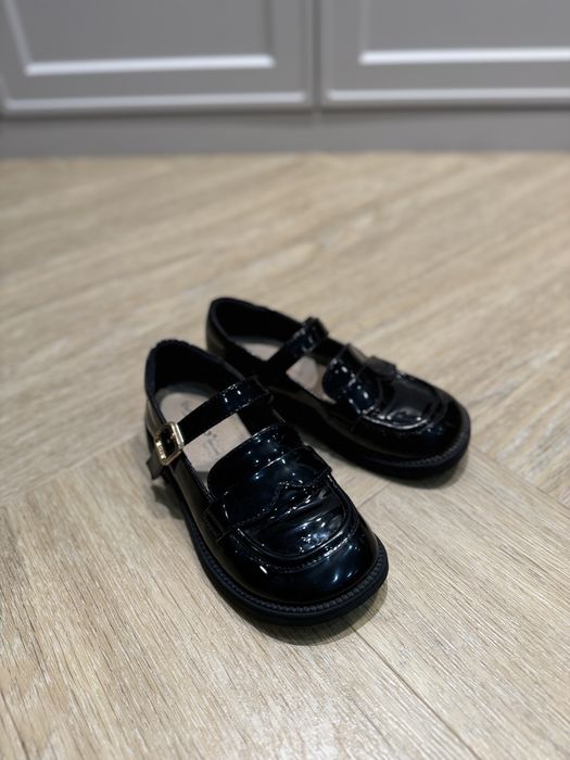 Продам туфли школьные