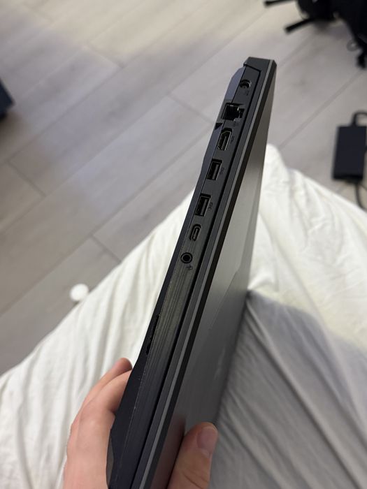 Laptop ASUS  F17 - i5, RTX 3050 Ti, 16GB RAM, 144Hz, 512GB