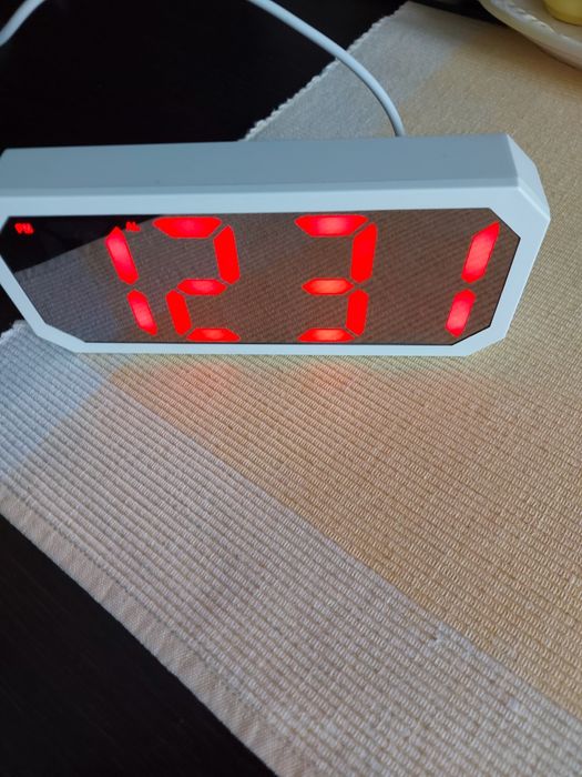 Ceas de masa electronic