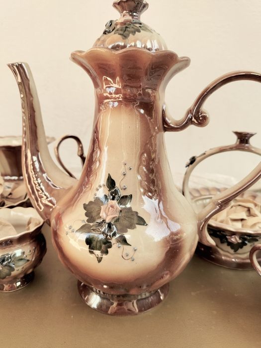 Фарфоровый чайный сервиз