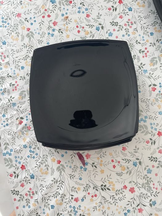 Продам набор тарелок на 6человек