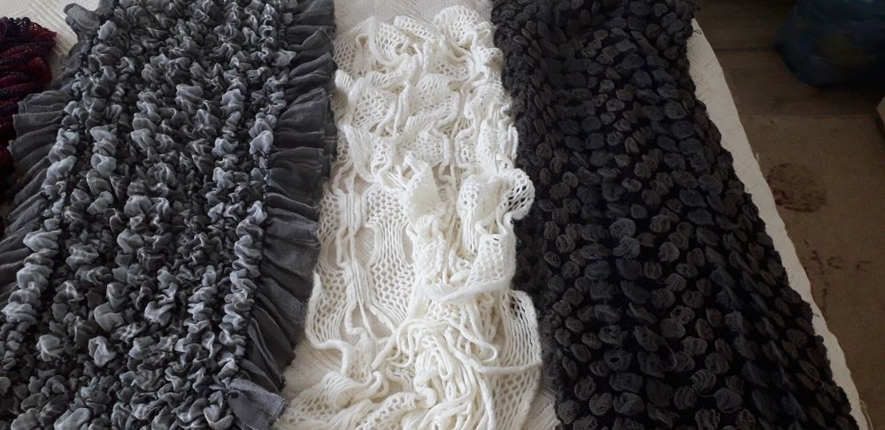 Лот дамски шалове