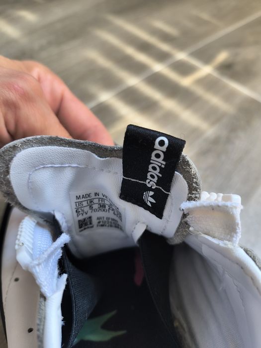 Papuci Adidas  cu fermuar mărimea 38
