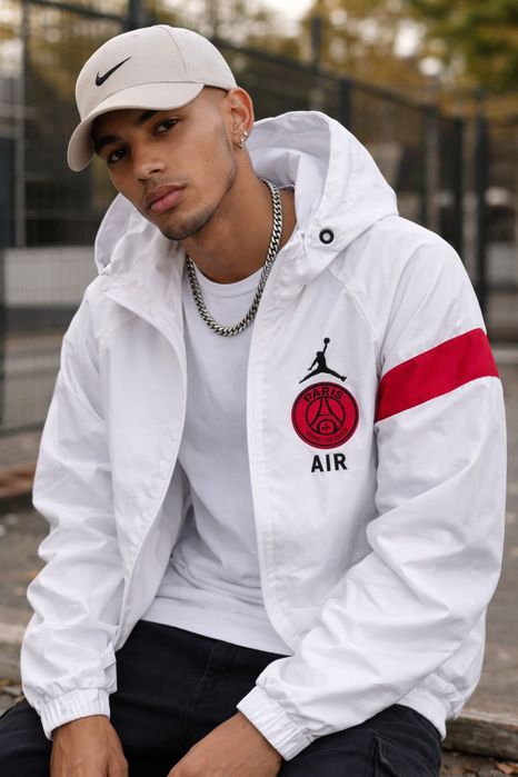 Geacă Nike Jordan x PSG originală – albă – stare foarte bună