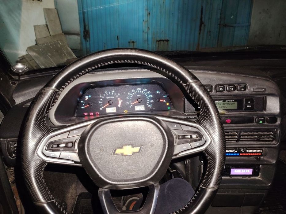 Lada 2115 sotiladi