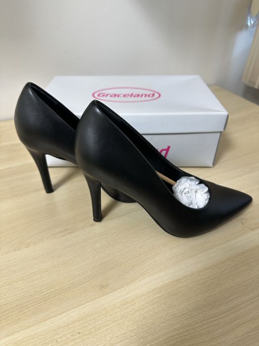 Черни обувки на ток