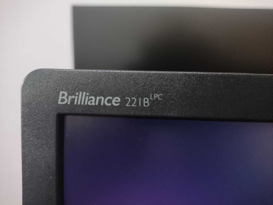 Монитор Philips Brilliance 221B LED с вградени колонки и usb hub