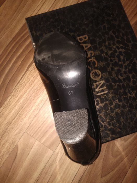 Туфли лаковые женские.