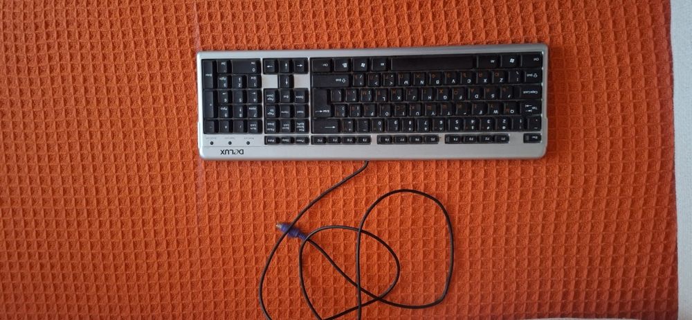 Клавиатура Delux, модел К9820 и Клавиатура Logitech