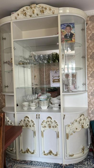 Продам шкаф сервант