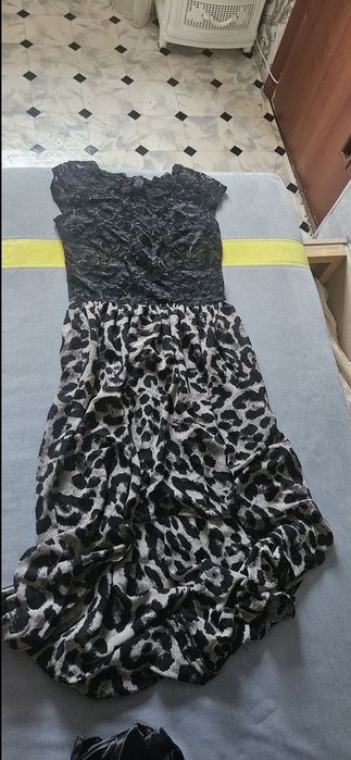 Продам платья и пальто