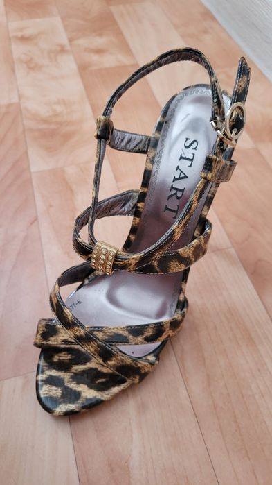 Продам босоножки женские