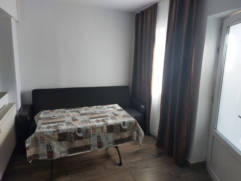 Închiriez garsoniera în vilă