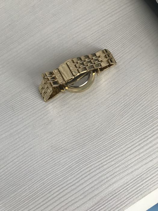 Часы новые модные