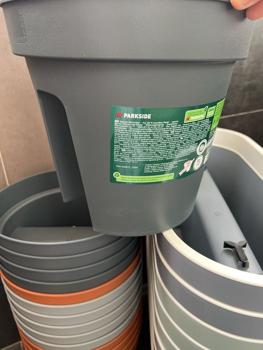 Саксии и сандъци за балкон / парапет