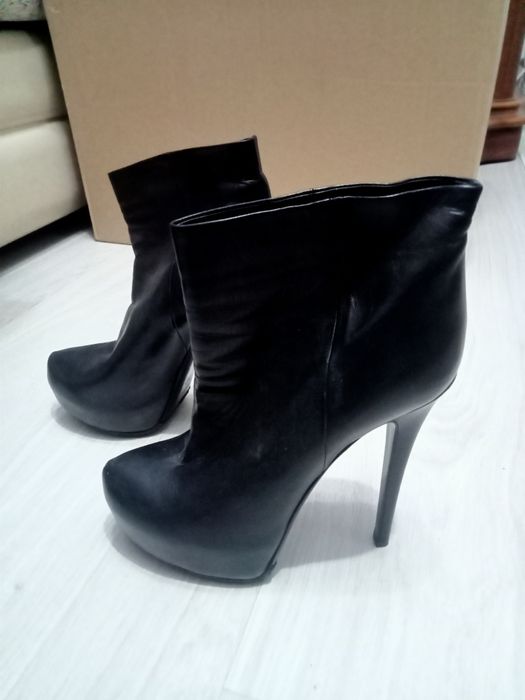 Срочно!Продам ботильоны BALLIN