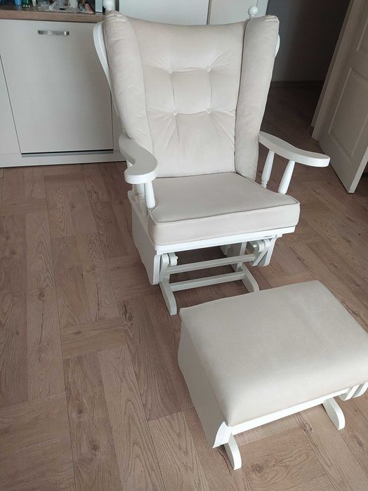 Стол за кърмене за новородени