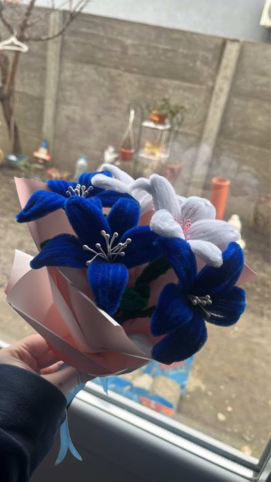 buchet crini  alb albastru