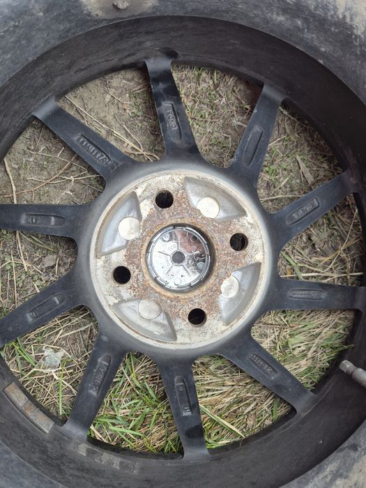 Диски с резиной.