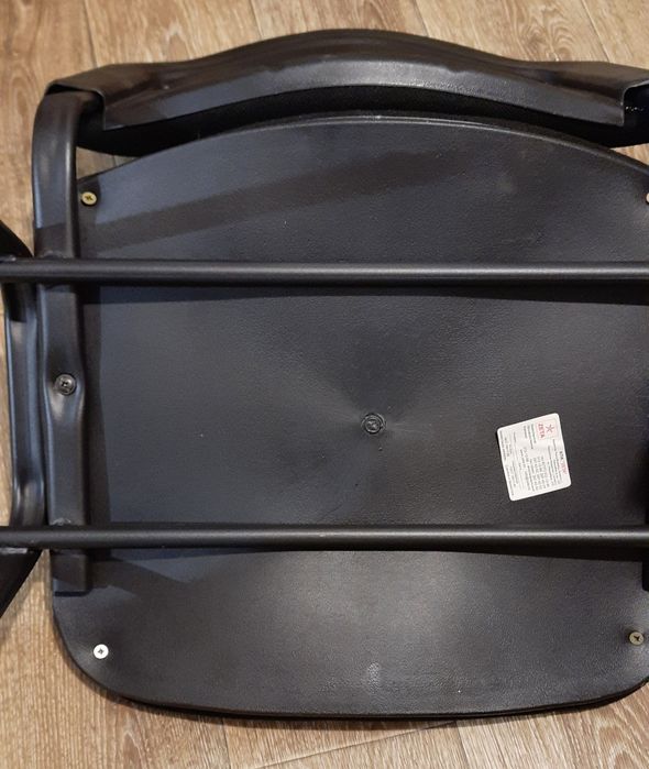 Стул офисный черный