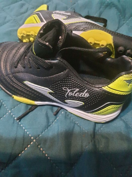 Crampoane baieti mărimea 28