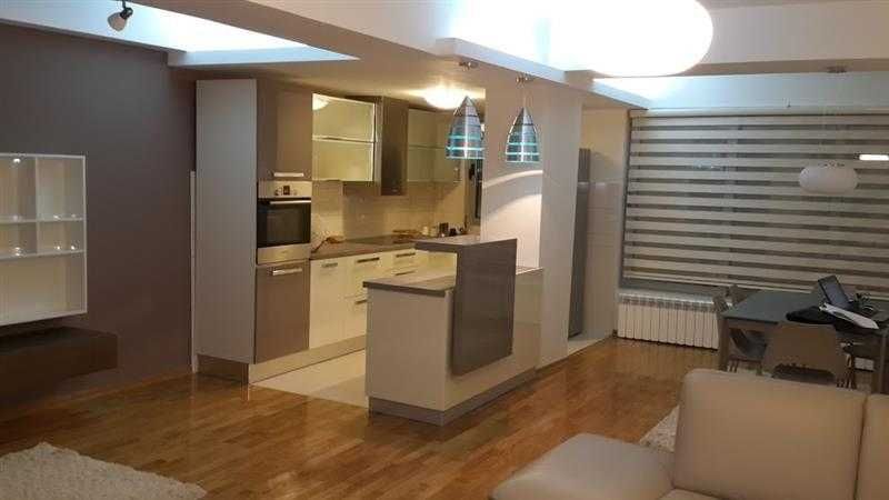 Дава се под наем Двустаен апартамент в Бургас, Славейков - 74 кв.м за 255 € - Снимка #2