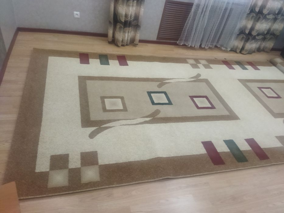 Продам Ковёр  размері 2/5