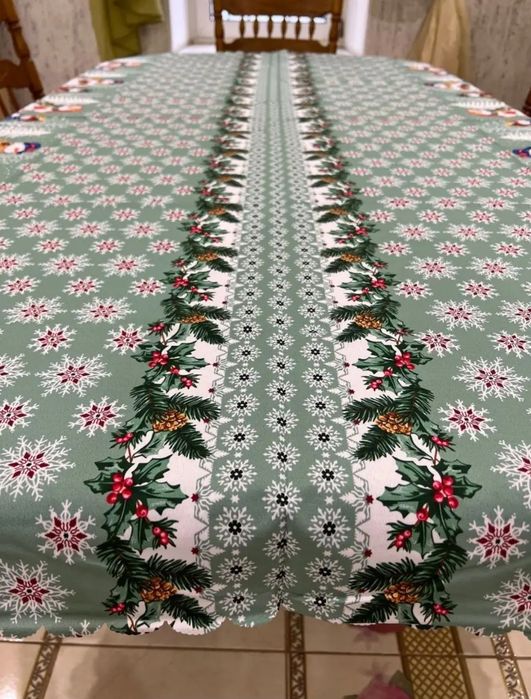 Новогодняя скатерть. Размер 150*220.Ребенок будет в восторге
