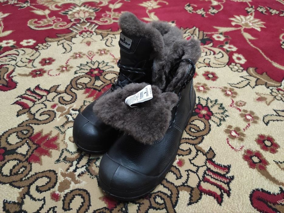 Продам зимние ботинки