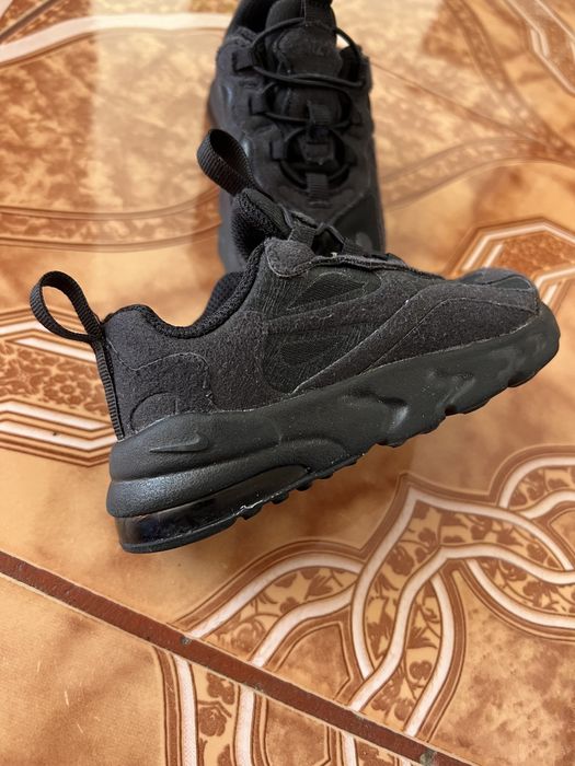 Adidași Nike air 270 am măsurat cu ruleta in interior și au 14 cm