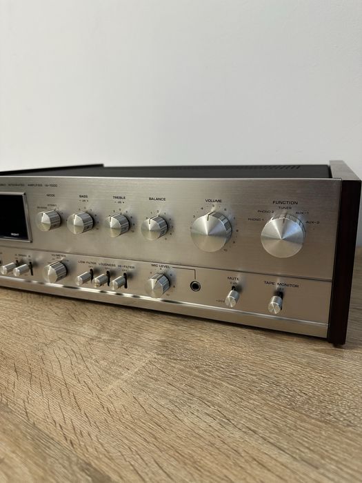 Hitachi ia-1000 amplificator/ staţie echitatie