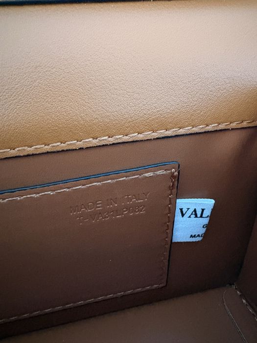 Дамска чанта – VLTN + подарък