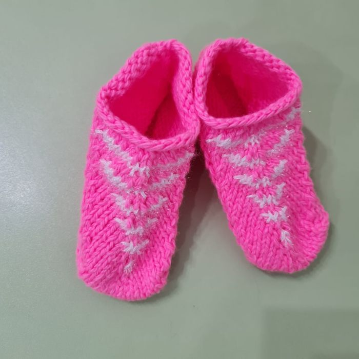 Носки тёплые, шерстяные и вязаные.