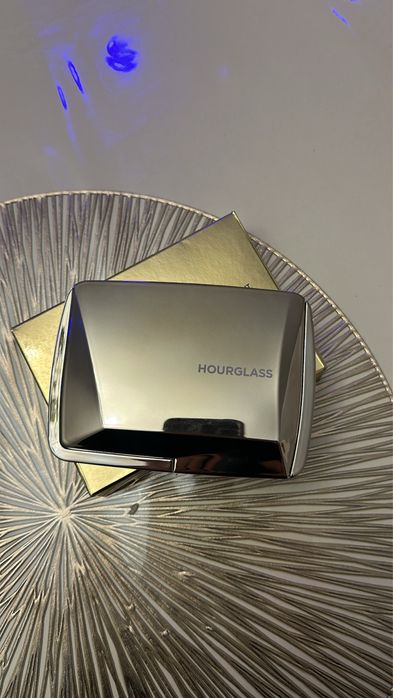 Палетка hourglass