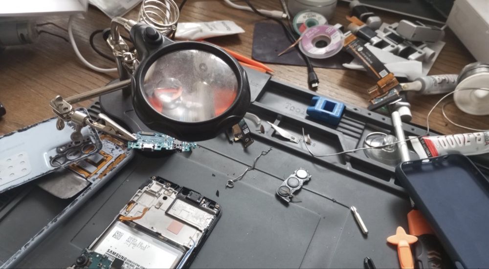 Schimbam si reparam telefoane