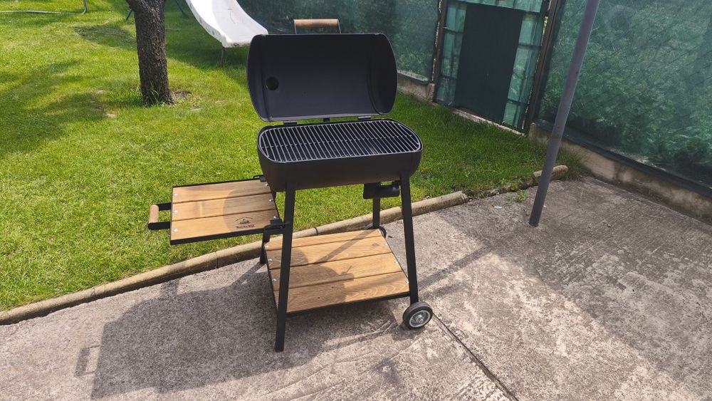 Барбекюта, сачове и скари.