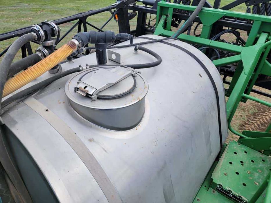 Самоходный опрыскиватель John Deere 4830