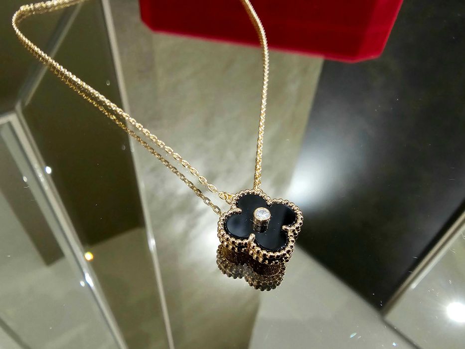 Van Cleef & Arpels VCA Rose Black Diamond Alhambra Clover Дамско Колие