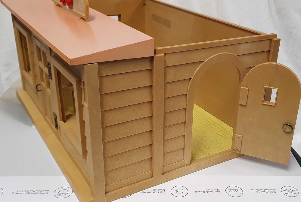 Дървена къща за кукли