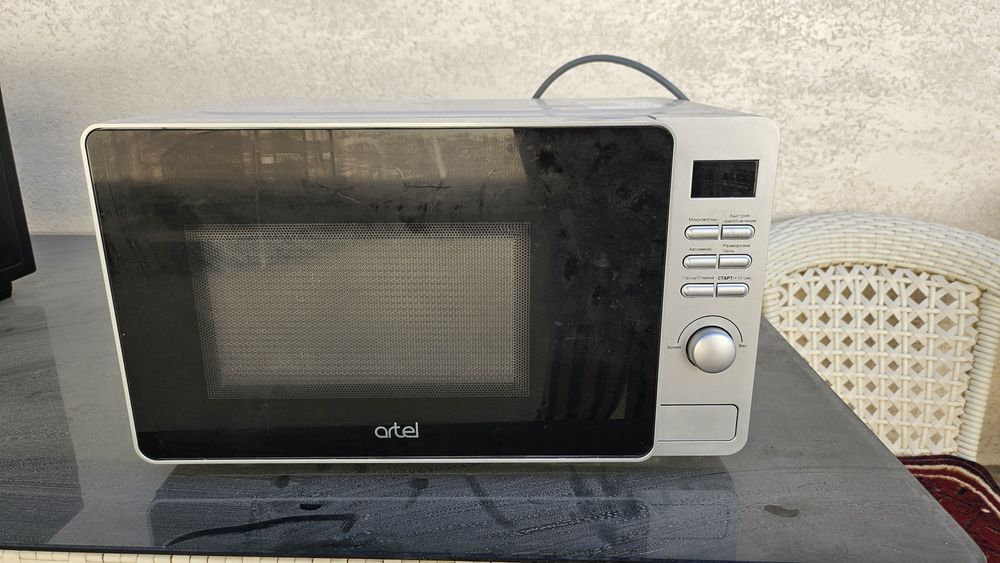 Продаю  микравалновку и печ  для выпечки использовали  2 раза