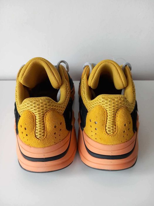 маратонки Adidas Yeezy Boost 700