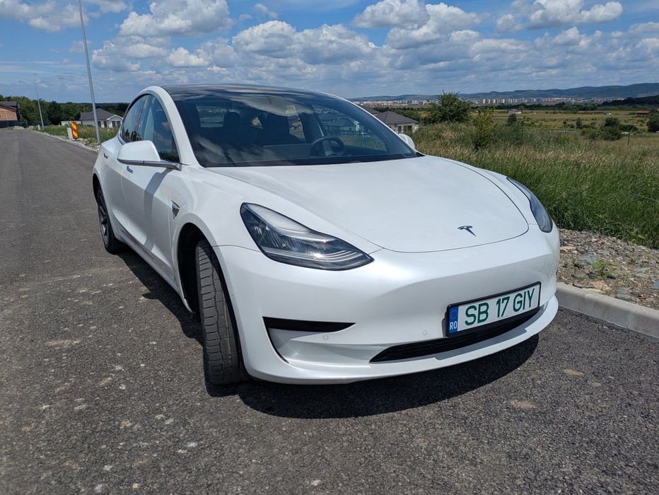 TESLA Model 3 2020 — imagine 2