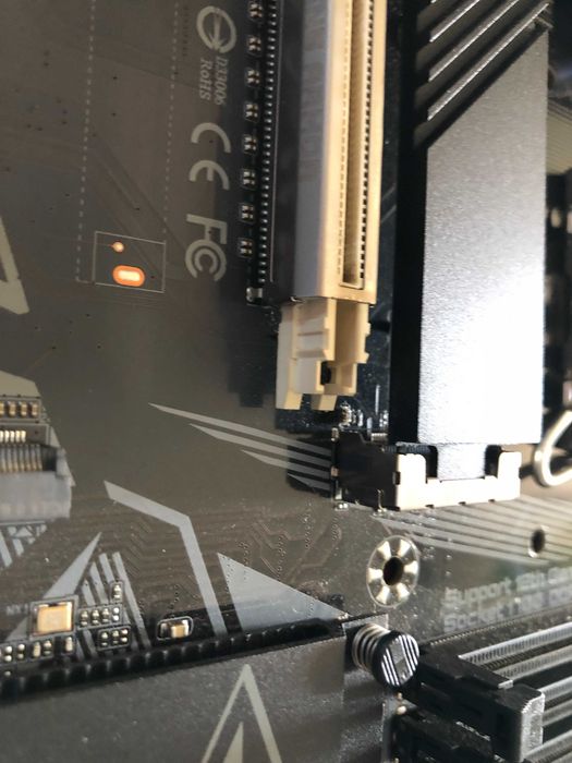 Placa de baza Gigabyte Z690 UD AX + procesor Intel i7 12700k