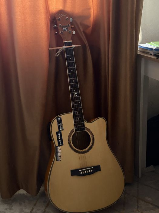 Электроакустическая Гитара