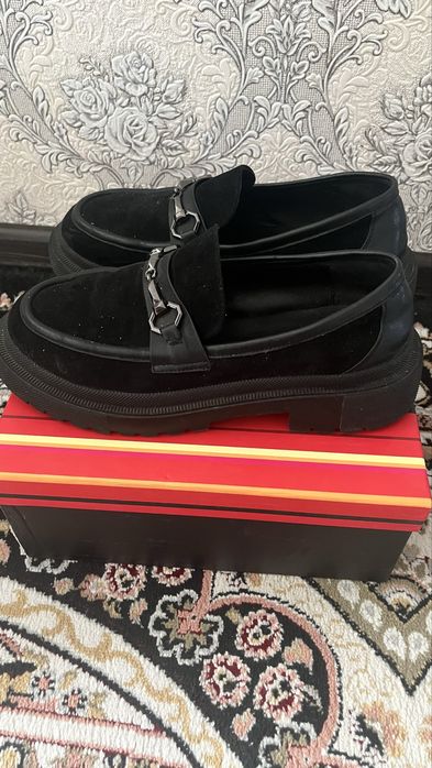 Продам черные лоферы