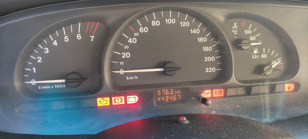 Опел Вектра 1,6 бензин с  работещ климатик